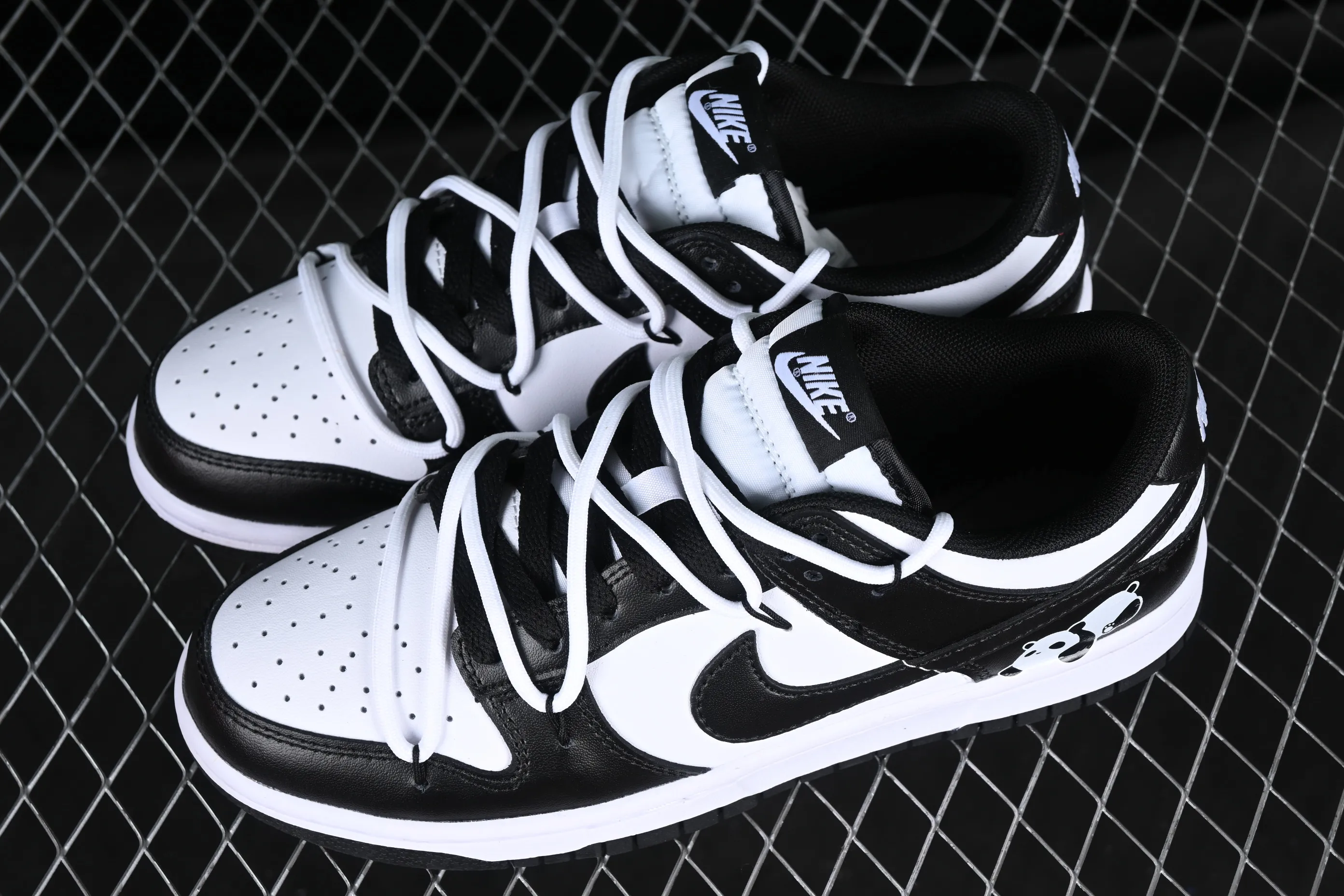 All Categories Nk SB Dunk Series Nk SB Dunk Low Low-top sneakers Nk Dunk Low Black and White Panda Customized version of deconstructed strap casual sneakers DD1391-100